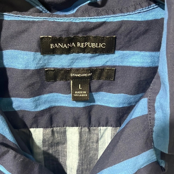 💯 cotton Banana Republic short sleeve button down - Picture 3 of 4